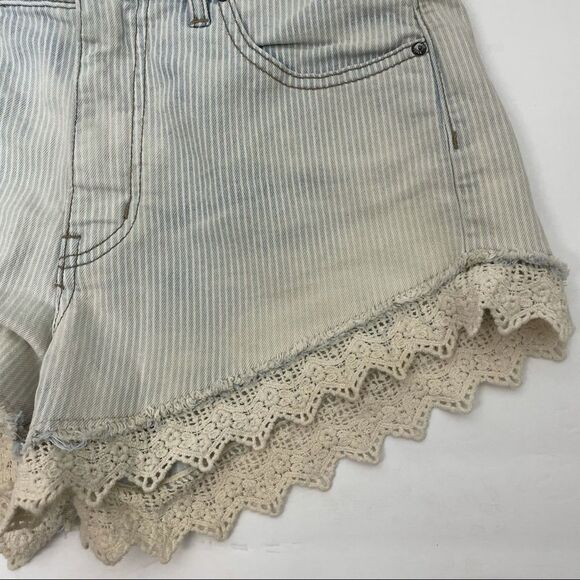 Free People Railroad Striped Denim Jean Shorts With Crochet Hem Size 27 - Picture 6 of 16
